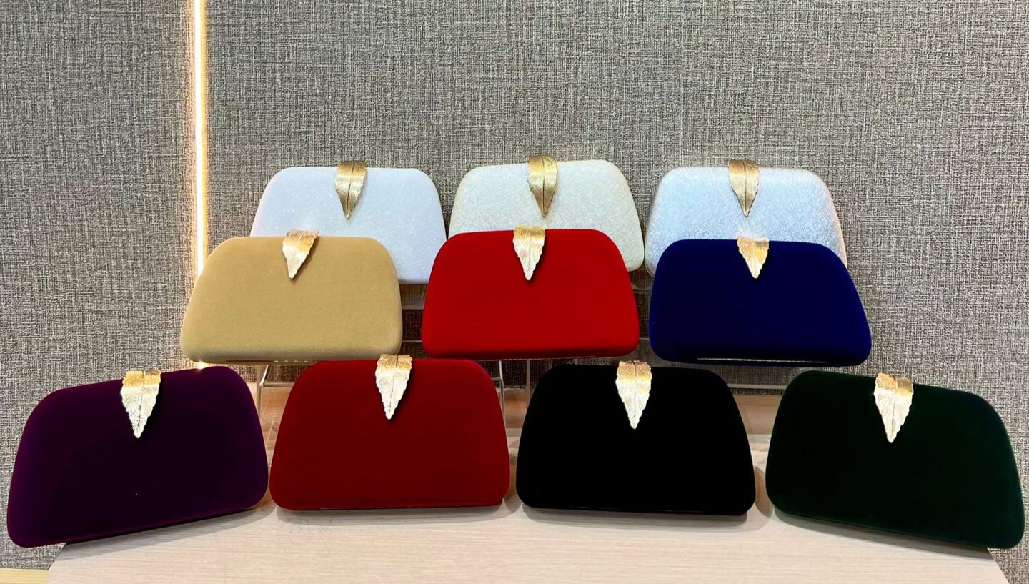 Elegant Leaf-lock Party Clutch